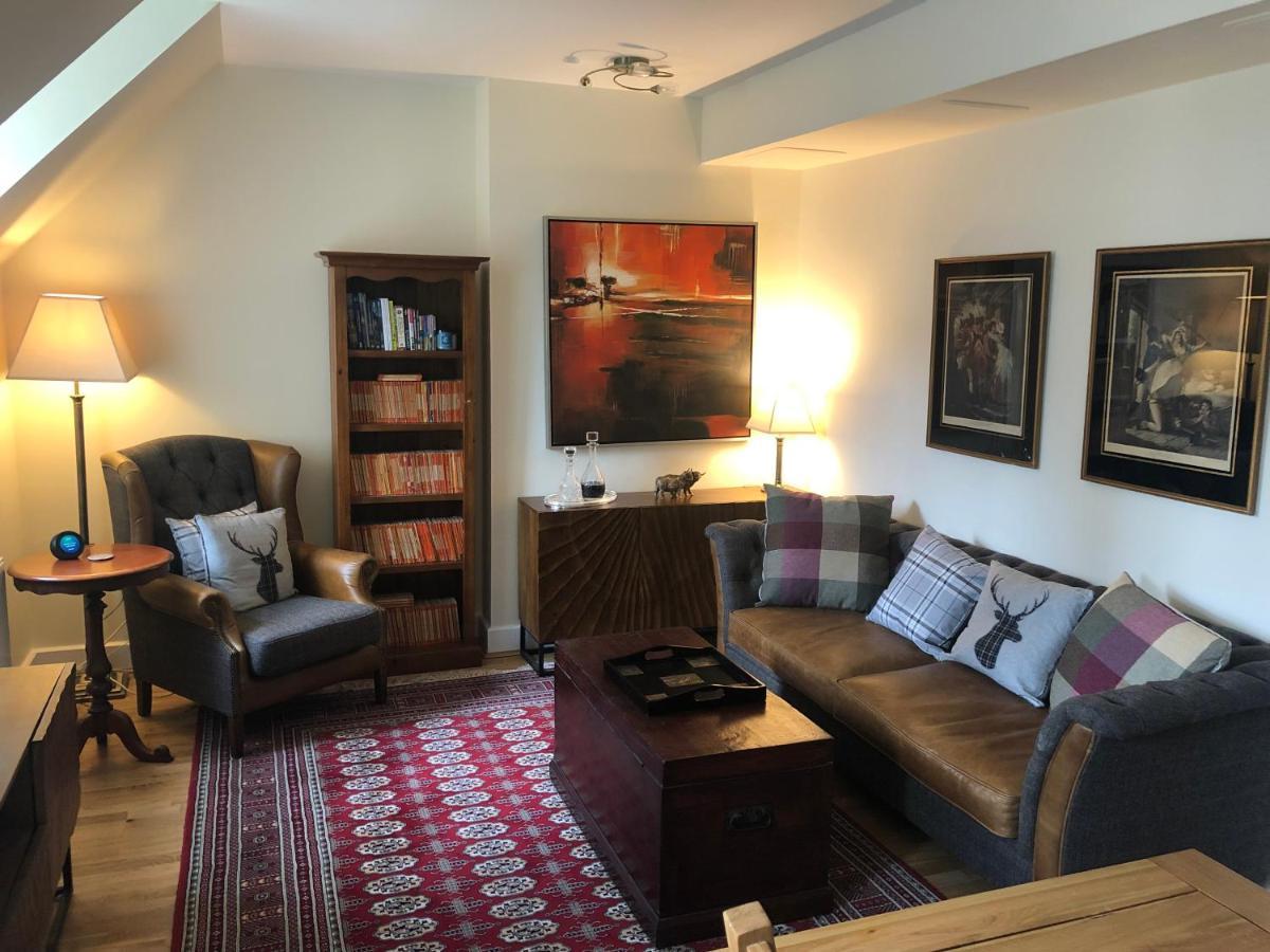Loch Ness Moat House Apartments Fort Augustus Exterior photo