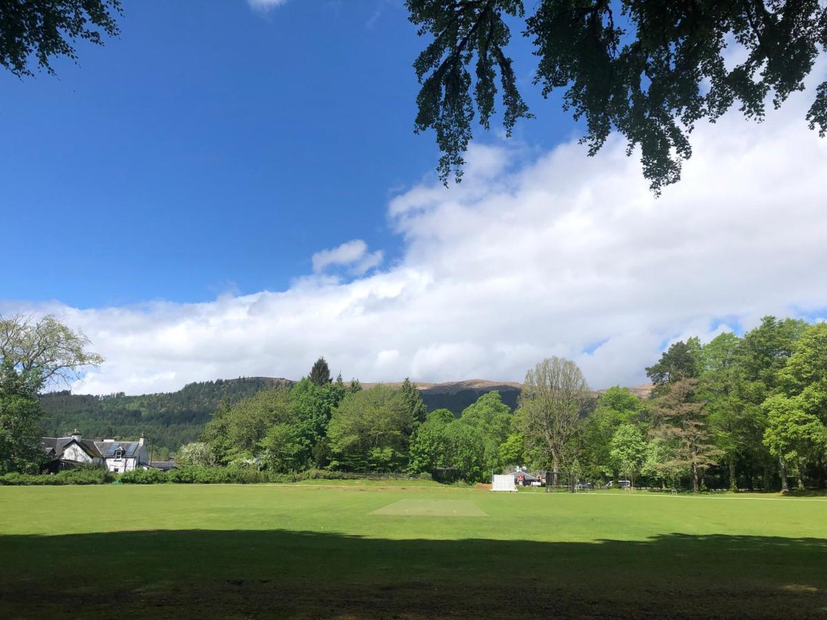 Loch Ness Moat House Apartments Fort Augustus Exterior photo